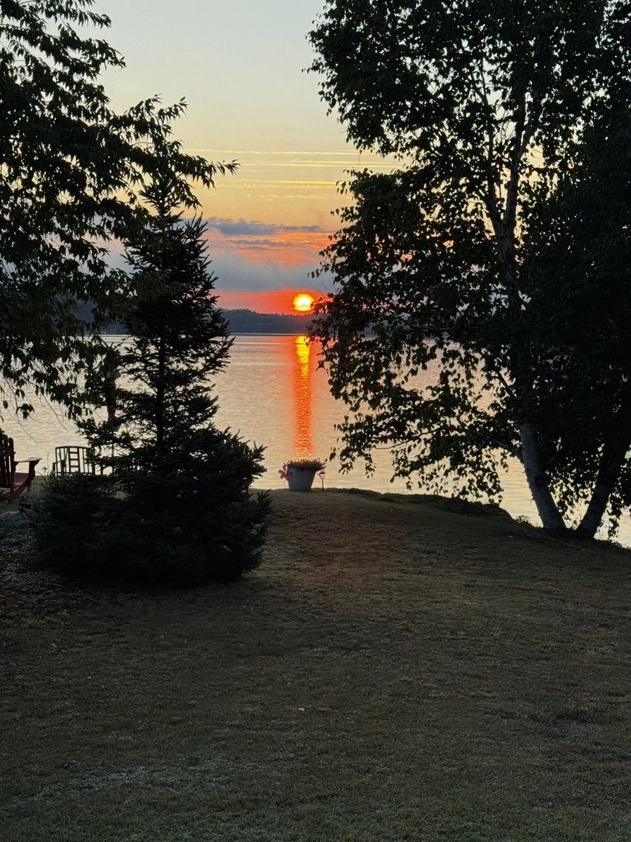 First day of teaching this semester sunrise!
#WhyILoveLakeLivingb #CambrianProf