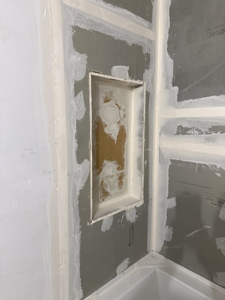 リノベ

プラマーが忙しくて日程変更したり
インスペクション待ちなどで
オリジナルスケジュールより1週間伸びてる。

予想通りです😌

無事に全てのインスペクションが通って
タイリング前のドライウォールはり