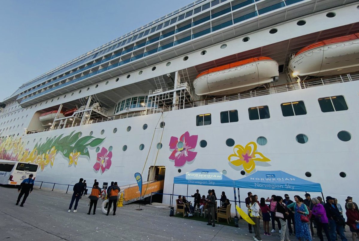 Continúa la llegada de cruceros <a href="/puertodemotril/">Puerto de Motril</a> de los buques Seadream II, de categoría luxury, y el Norwegian Sky, el próximo viernes en su quinta escala de de esta temporada. 
#20aniversarioapm 🛳️💙🚢