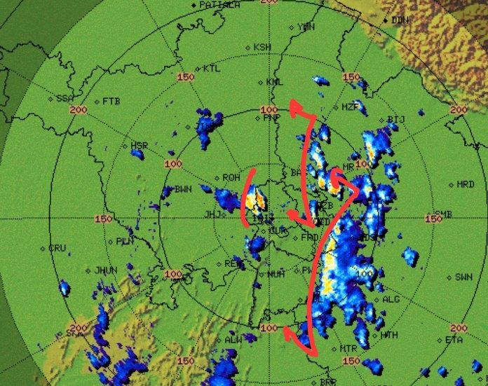 Heavy downpours are moving into #Delhi NCR now
#Noida #Ghaziabad #Faridabad to be impacted b/w 1:30 to 3pm. Delhi b/w 2 to 3:30pm. #Gurgaon b/w 2:30 to 4:30pm. 
Folks in Gurgaon don't panic today, spells are of high intensity but less in terms of duration. Water logging should be