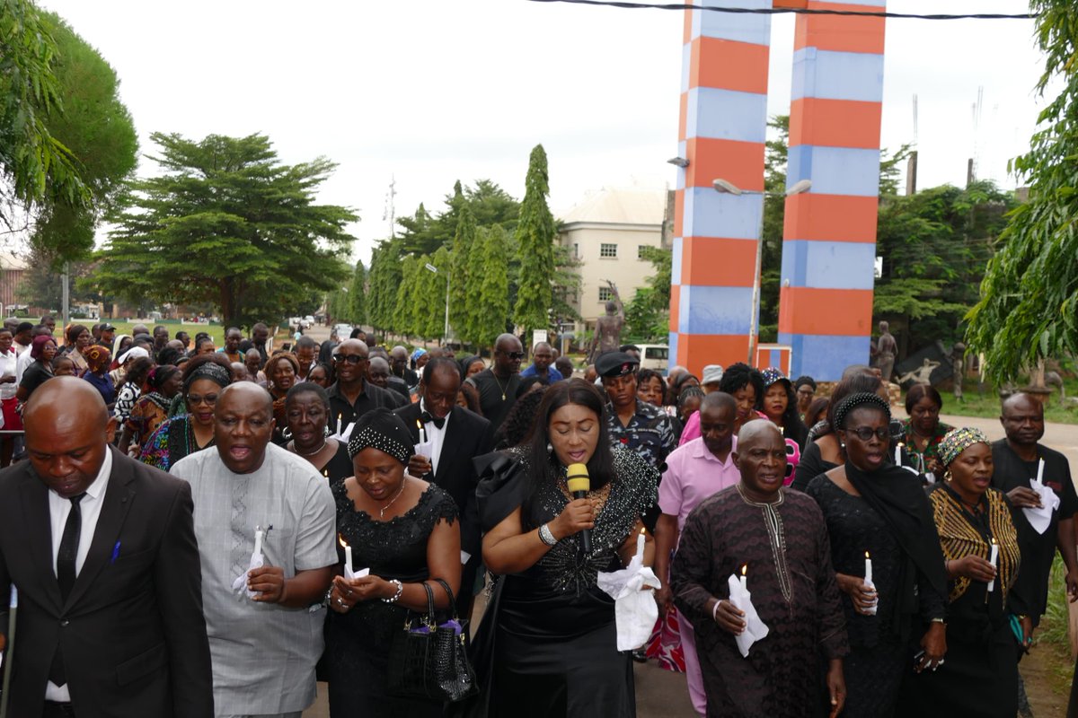 FedPolyOkoNig's tweet photo. FEDERAL POLYTECHNIC, OKO HOLDS CANDLELIGHT PROCESSION IN HONOUR OF LATE BURSAR, MR. STEPHEN UDU https://t.co/CdeTJi9nLS