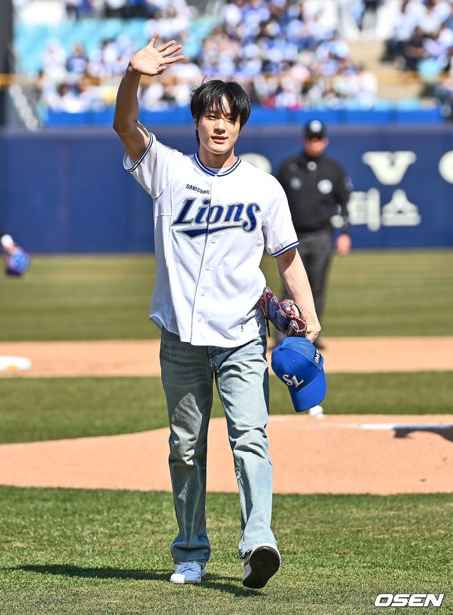 apicecheeses's tweet image. ทุกคนมารอติดตามชมผลงานด้านการแสดงของเจโน่กันเยอะๆ น้าา รับบทนำครั้งแรก ในเรื่อง Wind Up ⚾️ เป็นหนังเกี่ยวกับกีฬาเบสบอล แนว coming-of-age ตื่นเต้นรอแล้ว🥹

ACTOR JENO WELCOME BACK 
#NCT제노 #제노 #JENO