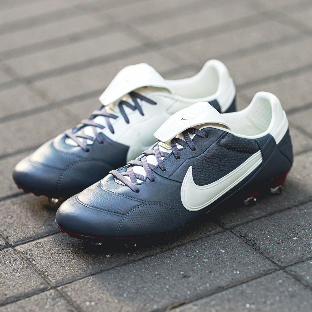 シューズ Nike TIENPO 𝑵𝑰𝑲𝑬 𝑷𝑹𝑬𝑴𝑰𝑬𝑹 𝟑 「TIEMPO」にインスパイアされた