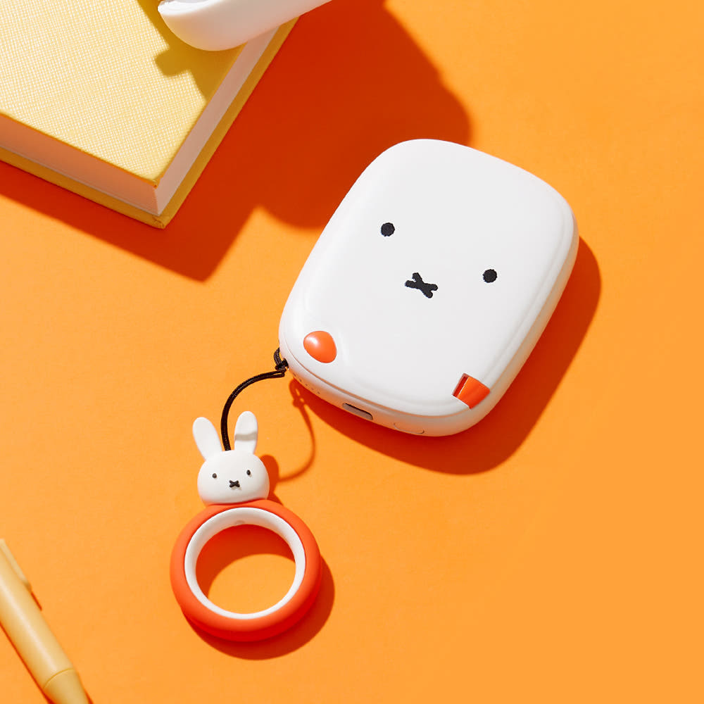 #RT + #follow 한분께 신상 미피 보조배터리(색상 선택 가능)를 드려요~🎁

미피 맥세이프 보조배터리 블랙에디션 출시
🖤블랙 vs 화이트🤍 더 취향은~?!!

신상 출시 기념 무료배송+맥세이프링 사은품 증정됩니다! 지금 바로 덕질메이트에서 만나보세요🐤
naver.me/xpBj4Pex