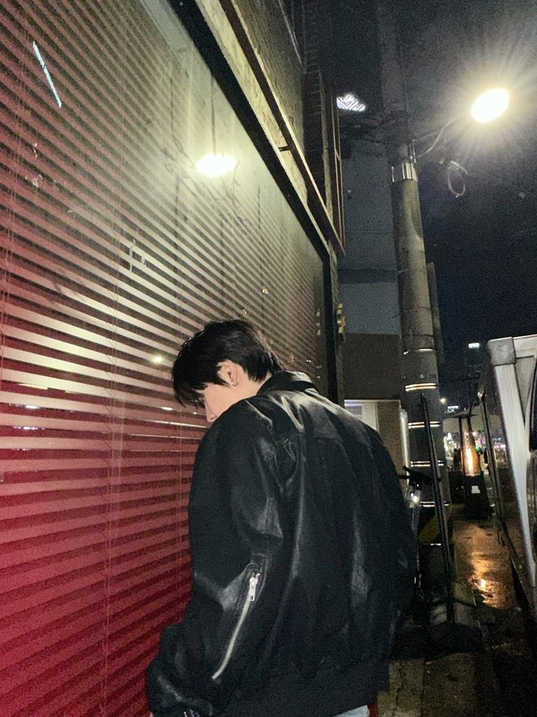 leowsgd__'s tweet photo. LEO can't drink alcohol, he doesn't like parties or crowded place, hates the smell of cigarettes and he doesn't smoke, loves cheesecake,he prefers to be in his room all the time with cola and phone🩵 so pls love LEO, bcs he deserves a lot of love, i promise he really good guy🩵🙏 https://t.co/DfsFxNERVw