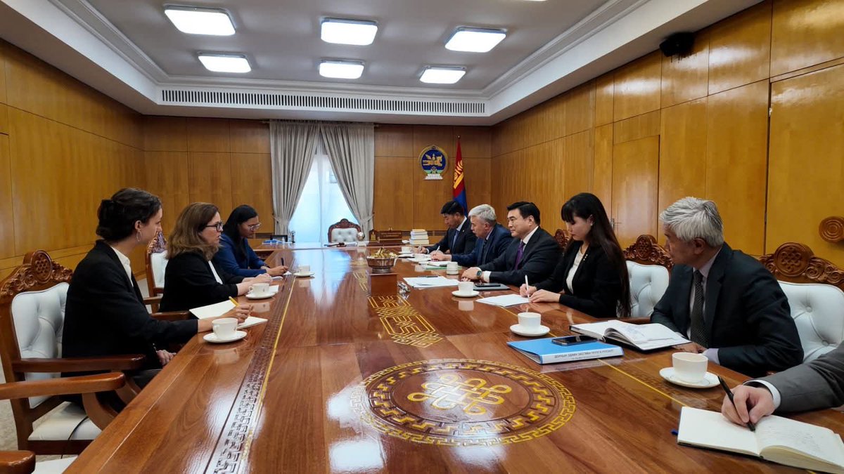 Шадар сайд, УОК-ын дарга С.Амарсайхан Бүгд Найрамдах Франц Улсын Элчин сайд хатагтай Коринн Пэрераг хүлээн авч уулзаж, хоёр улсын хамтын ажиллагааг бүх чиглэлээр гүнзгийрүүлэх, тэр дундаа онцгой байдлын салбар дахь хамтын ажиллагааг өргөжүүлэх талаар харилцан санал солилцов.