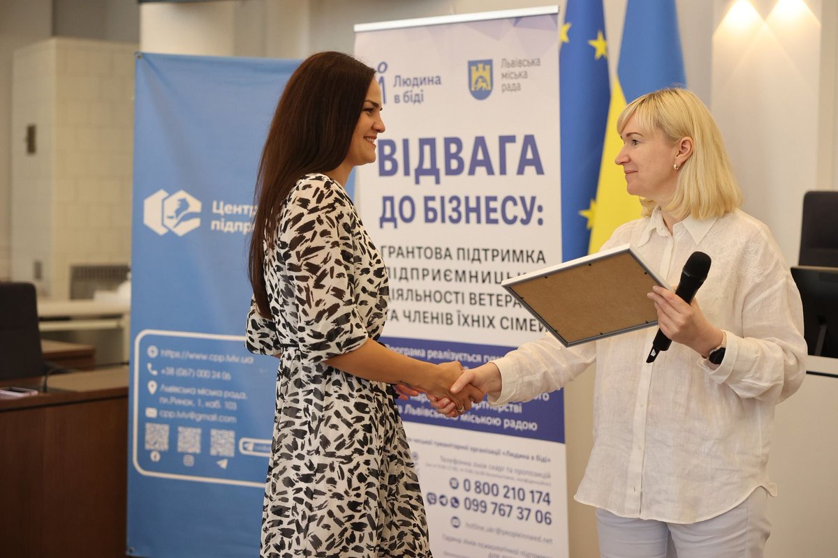 👩‍🏫43 veterans &amp; relatives of military personnel in #Ukraine have completed intensive business training &amp; will soon be applying for grants. Participants in the programme can receive up to $5,000 from People in Need and up to $2,400 from the Lviv City Council.