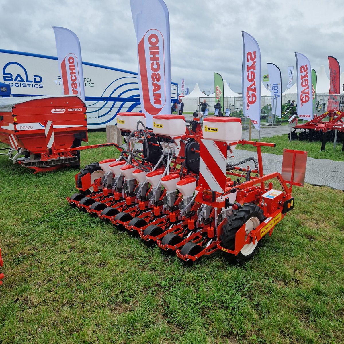 kramerstart's tweet image. Aanwezig op de stand bij Maschio Gaspardo VH-05. Wie zien wij vandaag of morgen in Lelystad tijdens de @PotatoEurope ? 🤝🏻☕🍻 #potatoeurope