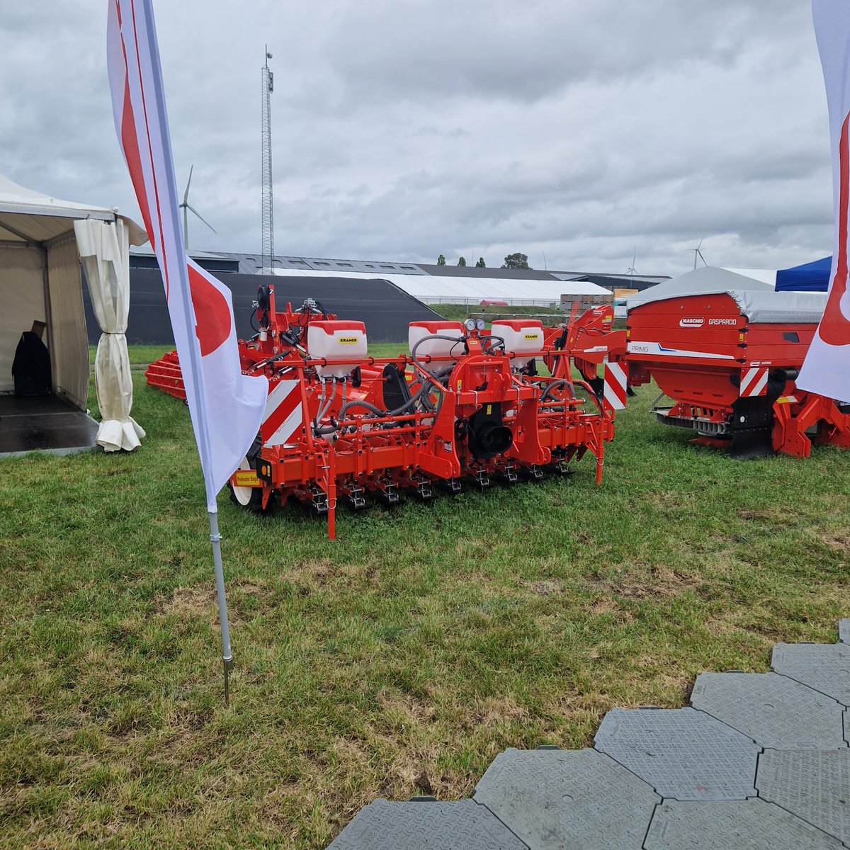 kramerstart's tweet image. Aanwezig op de stand bij Maschio Gaspardo VH-05. Wie zien wij vandaag of morgen in Lelystad tijdens de @PotatoEurope ? 🤝🏻☕🍻 #potatoeurope
