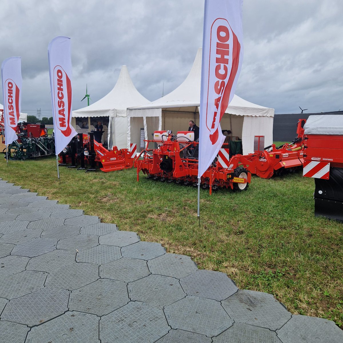 kramerstart's tweet image. Aanwezig op de stand bij Maschio Gaspardo VH-05. Wie zien wij vandaag of morgen in Lelystad tijdens de @PotatoEurope ? 🤝🏻☕🍻 #potatoeurope