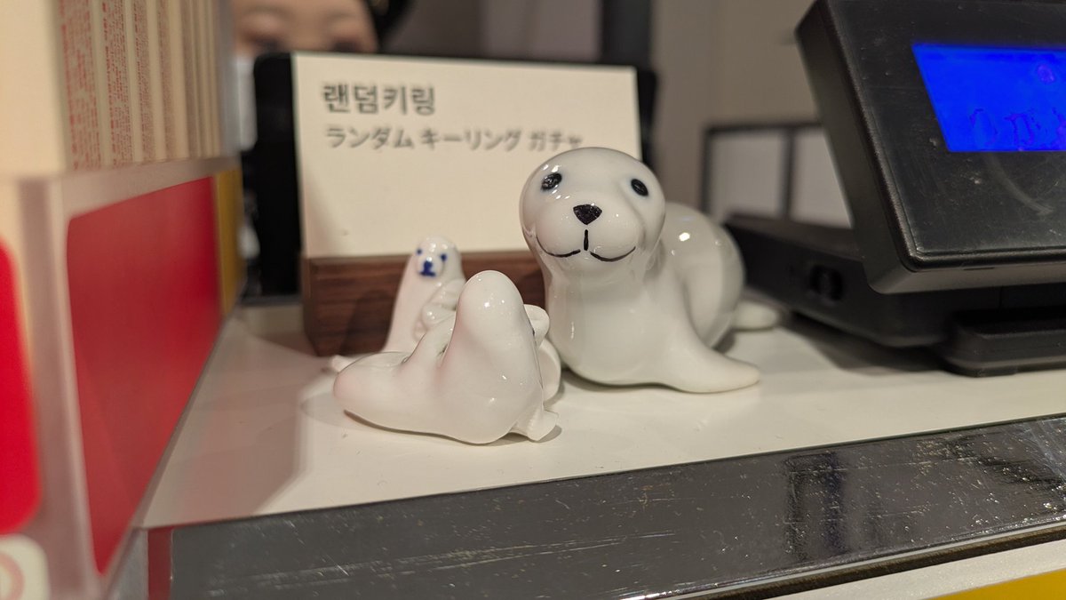 miii_seal's tweet image. 阪急百貨店9階で8日(月)まで「世界のかわいいもの展」があるそうですが、一角にオットセイのロゴがかわいいコーヒー屋さんが出店してます(インスタで偶然みっけた)
アザラシじゃないけどめっっっちゃかわいい…っ！
コーヒーも美味しかったです🦭✨
お近くの方はぜひ☺️
#Fritz
#オットセイ