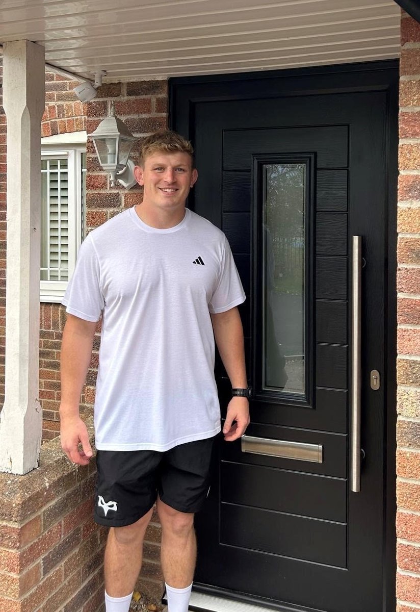 A huge thank you to Welsh captain, Jac Morgan, for trusting us with the purchase of his new door!

It was an absolute pleasure working with you Jac. A great character on and off the field.

We’re proud to have played a small part in your home journey!🏠