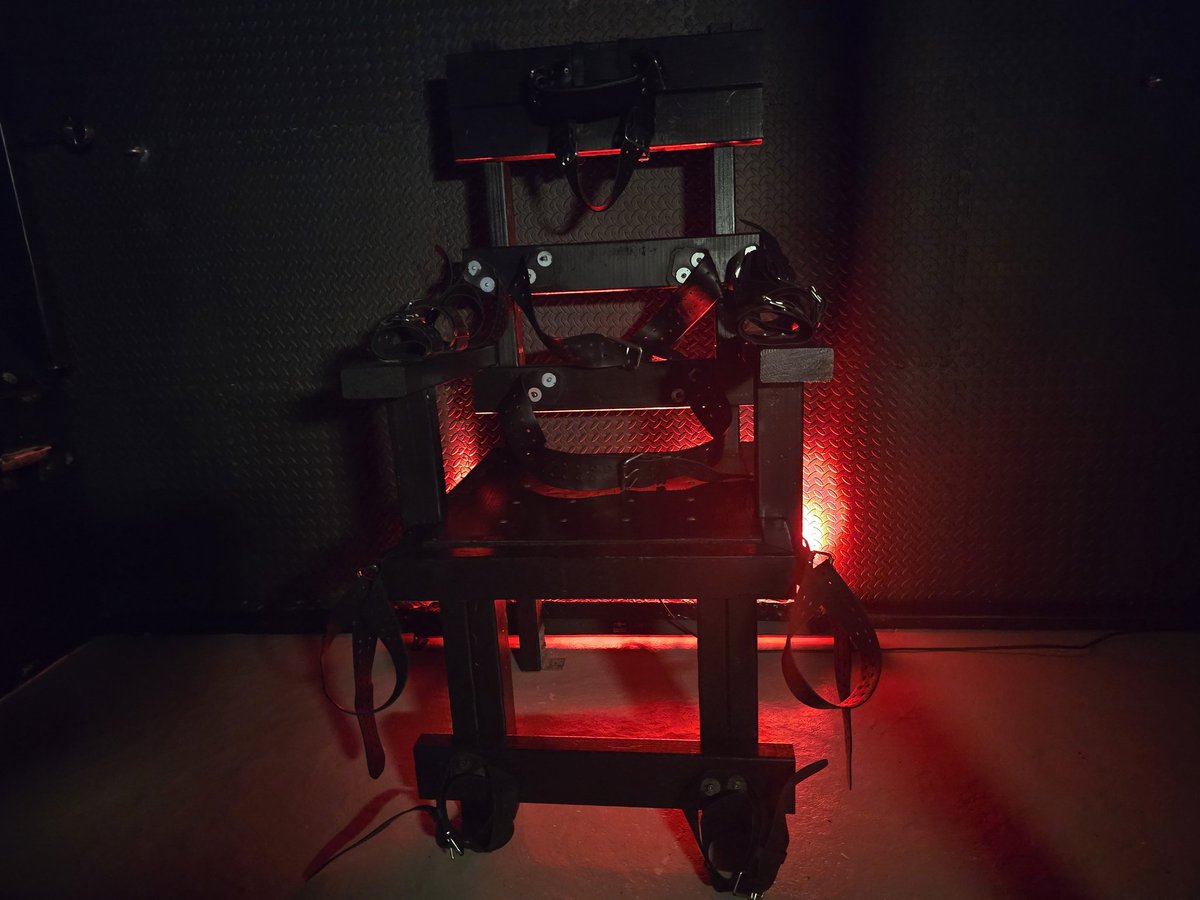 StudioNo1Dk's tweet photo. A legendary chair now adorns Studio No.1 

This electrochair must be a part of Copenhagen's SM history as it was a furniture in one very first SMclinics. I have managed to trace the chair all the way back to 1990, but it might be even older!

@dkmistressno1 https://t.co/Jkl9ooWWEA