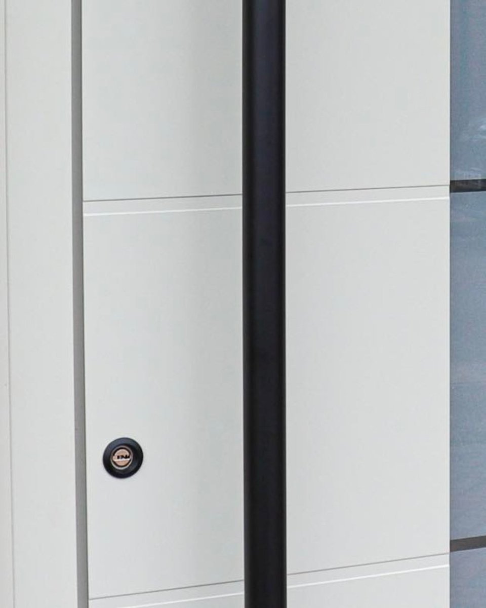 SpitfireDoors's tweet image. A bold entrance, expertly installed by our trusted partner Essex Bifold 👌
This Spitfire Door isn’t just secure.

Ready to transform your home?
🔗 Discover more via Essex Bifold.

#SpitfireDoors #EssexBifold #LuxuryEntrance #AluminiumDoors #ModernDesign