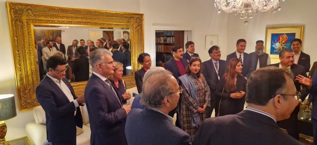 KamaniLubna's tweet image. My sincere gratitude to @PakinDenmark for their warm and gracious hospitality. Honoured to be among eminent physicians for &quot;Knowledge Exchange in healthcare Pak-Danish Collaboration 
@shoaibsarwar1 @GovtofPakistan @hpeureg @EASLnews
