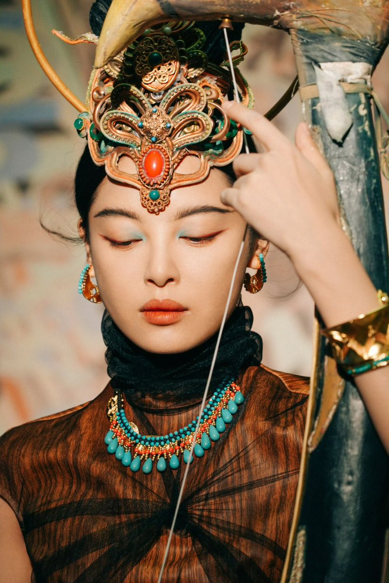 noteble00's tweet image. A heartfelt plea to any kind souls at #Venezia82 who are planning to see &quot;Sun Rises On Us All&quot;: Please, please take lots of photos/videos of the lead actress, Xin Zhilei! It&apos;s her very first trip to Venice and her fans in China are so desperately waiting to see her shine. 🥹🙏