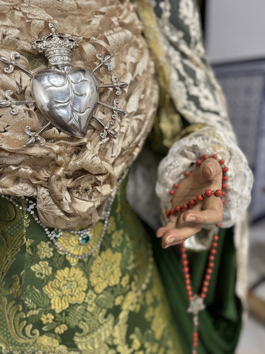 ACTUALIDAD| 𝐍𝐮𝐞𝐬𝐭𝐫𝐚 𝐒𝐞𝐧̃𝐨𝐫𝐚 𝐝𝐞𝐥 𝐌𝐚𝐲𝐨𝐫 𝐃𝐨𝐥𝐨𝐫 se encuentra ataviada para el nuevo curso cofrade. 

#LosGitanos