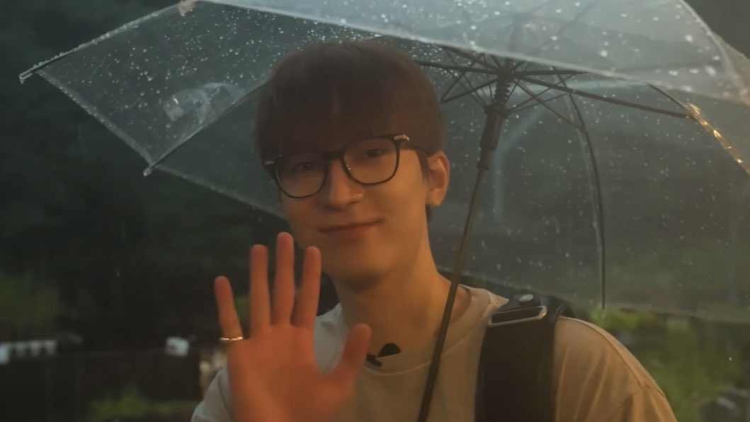 Perhaps you’ll think of your own summer while watching.. whether it’s the sound of cicadas outside your window, the taste of something cold on a hot day, or the comfort of sitting beneath a wide sky at dusk. Or just.. me being under my umbrella? 😁