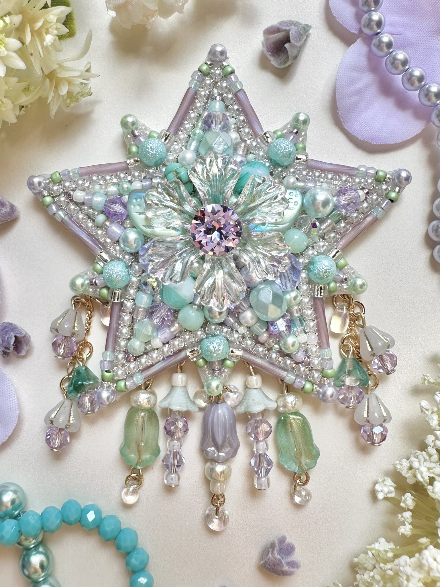 ⚜️定価１４万　新品⚜️さえら　ヒスクローネ⚜️シルク　刺繍　ビーズ　２ 再販》◯ビーズ刺繍フラワーアクセサリーmini《ブラック