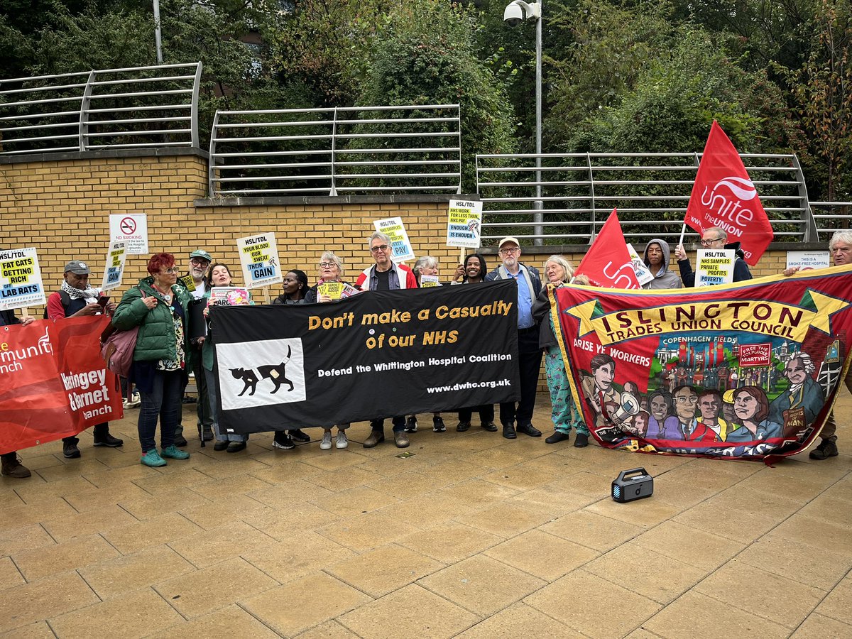 This morning I joined pathology staff on the picket line outside the Whittington Hospital. 

They have had enough of being exploited and underpaid — another example of the failure of NHS privatisation. 

Solidarity!
