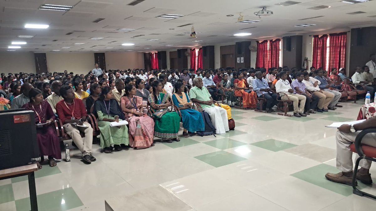 UCEV4's tweet photo. First year Inauguration(2025-2029)on 20-08-2025@ UCEV.Welcome Addrs by Dr.V.Selvaraj, AP(https://t.co/kVXqtknfo2.) / Chem., Presidential addr by Dr.R.Senthil, Dean UCEV. Chief Guest addr by Tmt.J.E.Padmaja,I.A.S.,Addl. Collector,Vote of Thanks by  Dr.T.Geethakrishnan, AP SG https://t.co/6IH2aGvP5d