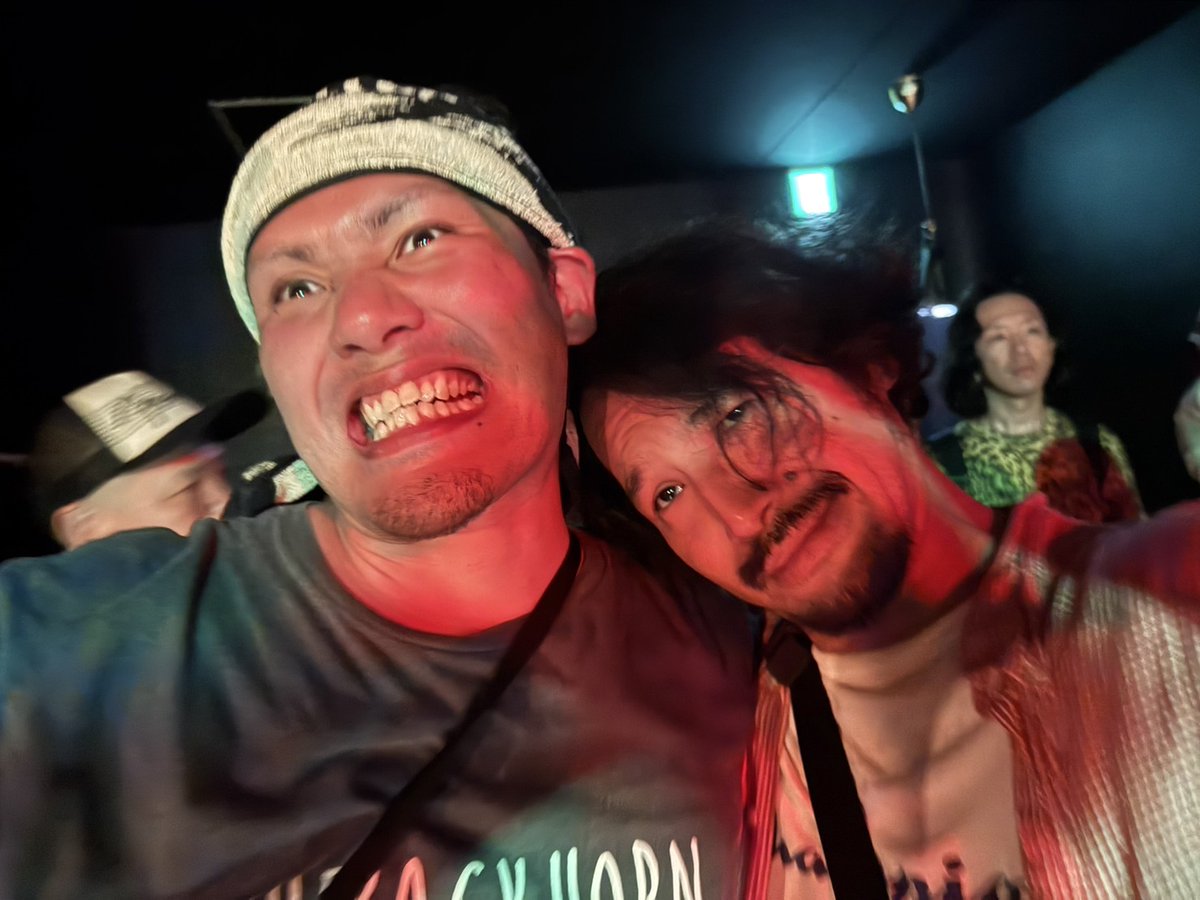 先週土曜日はVibesでライブでした！
来福してくれた泉コウジローと悪いヤツラ、アンノン先輩、バンディエラ先輩ありがとうございました！

松波さん、泉さん、ゴリの柱状節理狂のメンバーに久方ぶりに会えて嬉しかったっす！
ゴリが元気になったのも嬉しいよ。笑

また、会う日まで〜〜