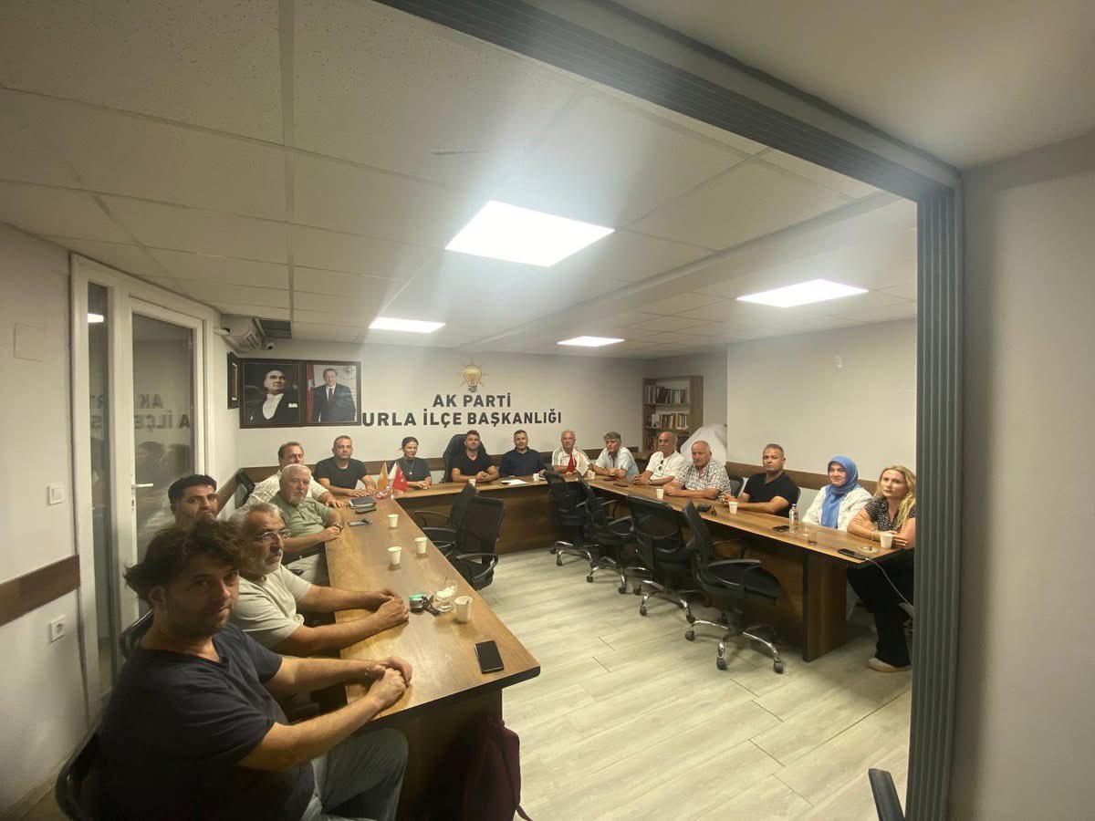 Bugün gerçekleştirdiğimiz haftalık olağan yönetim kurulu toplantımızda; İlçe Koordinatörümüz Sn. Faysal Acar, yönetim kurulu üyelerimiz, Kadın Kolları Başkanımız, Meclis üyemiz’le bir araya geldik.

#AKParti #Urla #HizmetSiyaseti #BirlikteGüçlüyüz