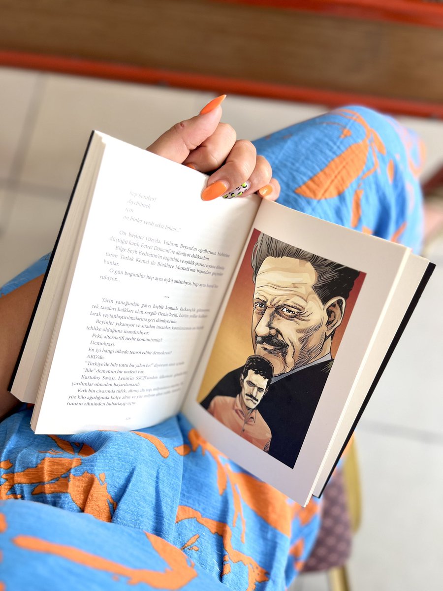 Delikanlım!
Sen ki, ya bir köşe başında
kan sızarak kaşından
gebereceksin,
ya da bir darağacında can vereceksin.
İyi bak yıldızlara
onları göremezsin belki bir daha…🥀🥀
                  Nazım Hikmet - 1932 

#alıntı
#şiir
#nazimhikmet 
#denizgezmiş
#kitapseverlertakipleşiyor