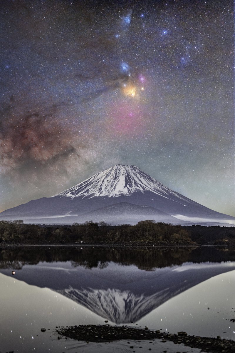 富士山にサソリが登る夜