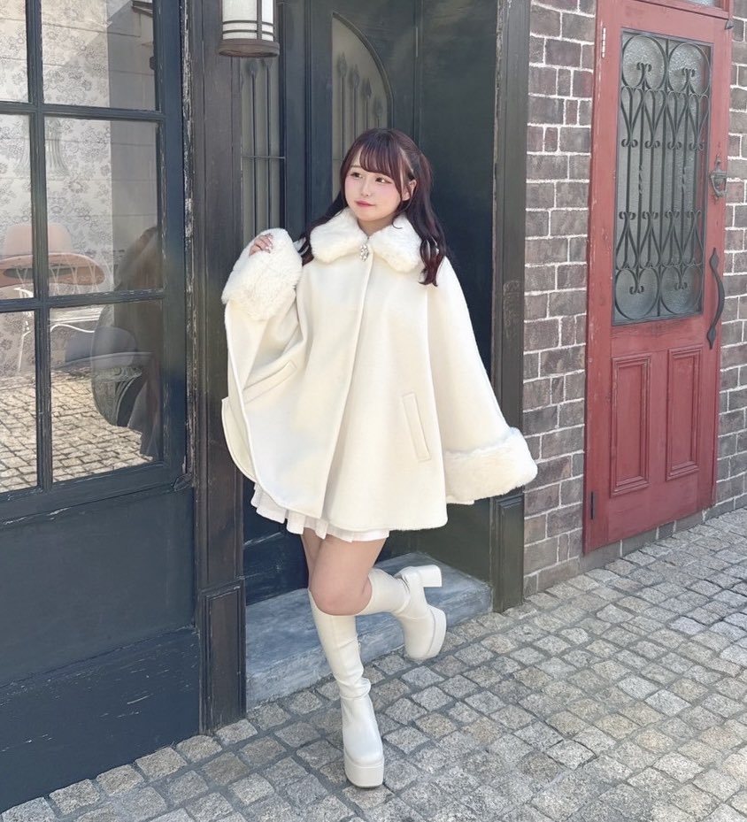 evelyn ビジューポンチョコート　ピンク ✴︎evelyn✴︎ ❄️winter coat collection❄️ 今年も大人気