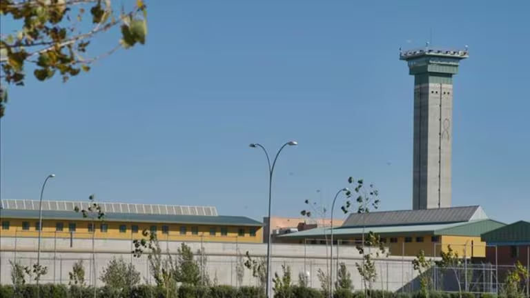 FGP66's tweet photo. #SosPrisiones 
Un preso agrede a una funcionaria de la prisión de Topas, en Salamanca.
El peor año de agresiones en las cárceles españolas. https://t.co/QOPSkT25lf