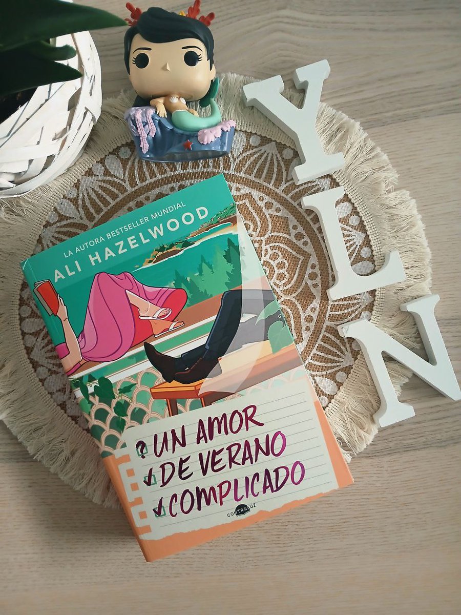 ¡Reseña de "Un amor de verano complicado" de Ali Hazelwood! 🍋☀️

Sicilia de 10, humor que engancha y clichés a tope.

¿Lo recomiendo? Si buscas romance veraniego sin complicaciones (metafóricas 😉), ¡sí!

yoleonovela.com/2025/09/un-amo…