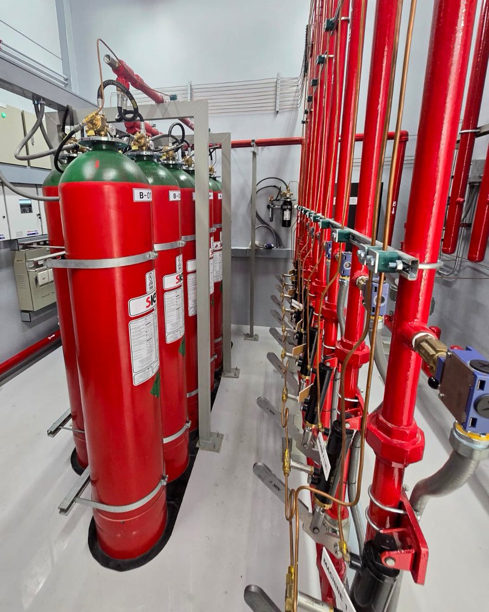 komtesgroup's tweet image. Benchmark in Data Centers 📔
In a Thailand 🇹🇭 Data Center, we witnessed a discharge of our SIEX INERT IG100 (300 bar). Cutting-edge equipment to protect critical infrastructures.

Thank you to NTT DATA and Siam Syndicate Technology (SST) for their trust.
#AlwaysProtected