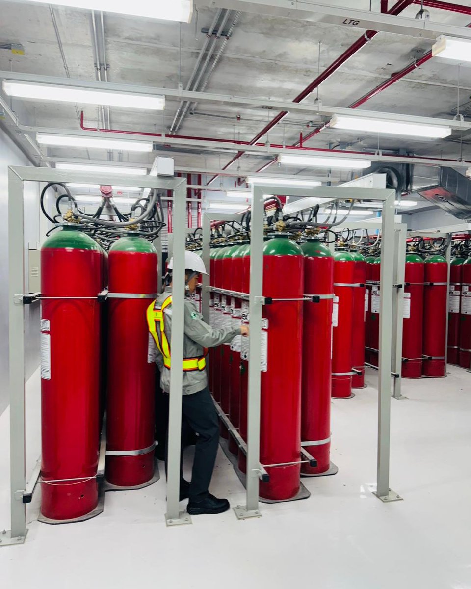 komtesgroup's tweet image. Benchmark in Data Centers 📔
In a Thailand 🇹🇭 Data Center, we witnessed a discharge of our SIEX INERT IG100 (300 bar). Cutting-edge equipment to protect critical infrastructures.

Thank you to NTT DATA and Siam Syndicate Technology (SST) for their trust.
#AlwaysProtected