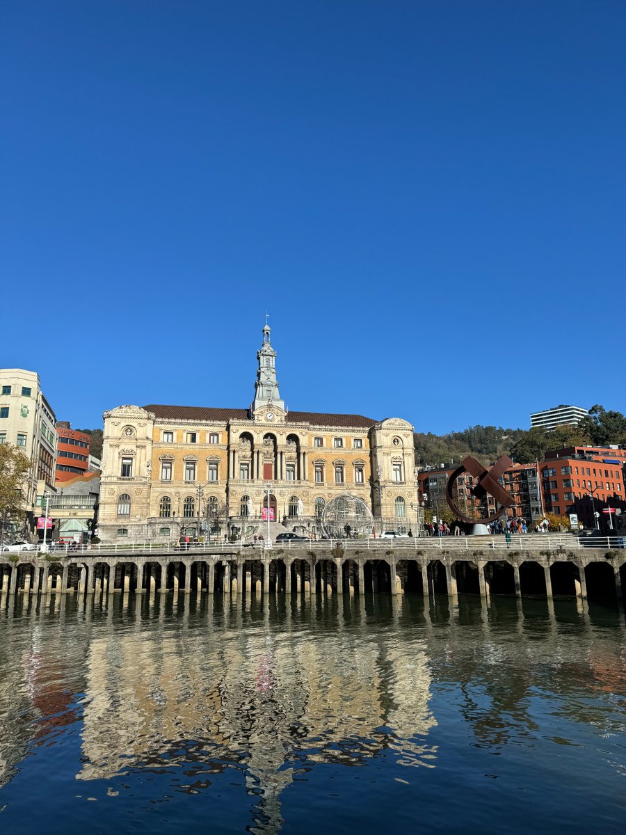 The Vuelta is to pass through Bilbao today 🚴

🏁The starting line is in front of the San Mamés stadium, and the finishing line on the Gran Vía, with over 150 kilometres between them.

This will be one of the most impressive stages in the race.
👉 ow.ly/QZZ750WOW7m