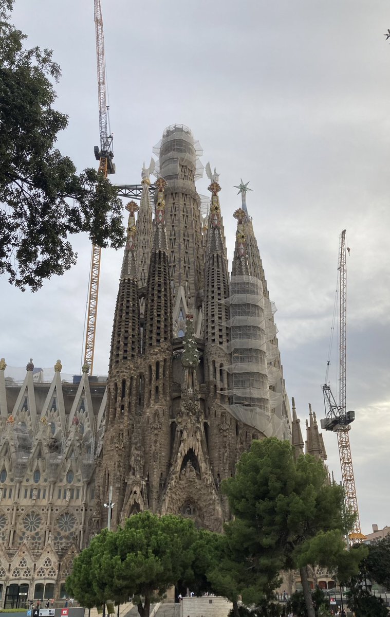 _alimrb's tweet photo. pa un día q vengo y está en obras https://t.co/grRrkHkcz1