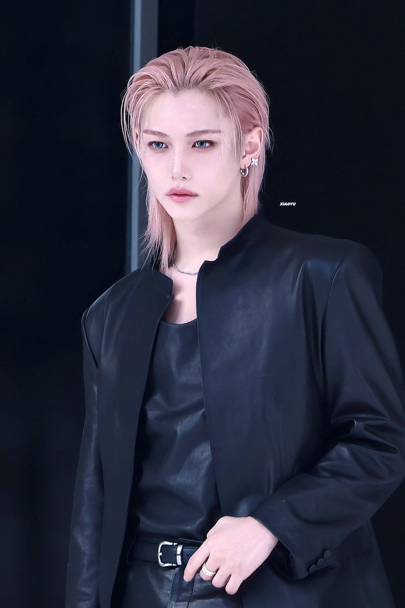 ลุคหนุ่มญี่ปุ่นมาก นิฮงบอยสุดๆ ป๋าหลิกคือยอดพีระมิด หล่อ เท่ เก่ง จบที่ตัวผู้ชายคนนี้มาก พร้อมยังกับการมาเป็นคนรักป๋าหลิก ของดีเกาหรีที่พลาดไม่ได้