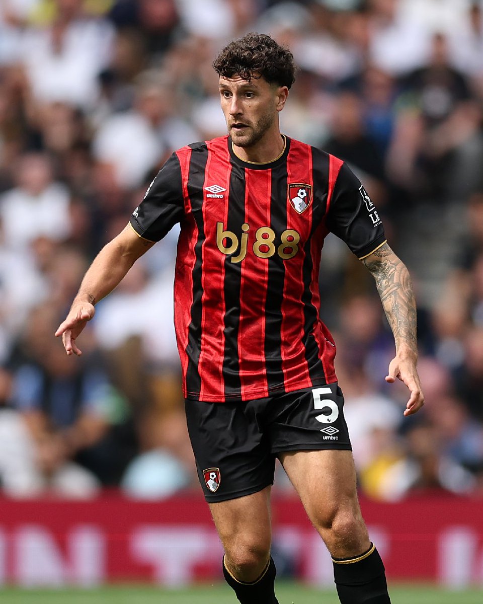 OfficialFPL's tweet photo. Rocks for their clubs, stars in FPL. Two of the top-performing defenders have risen in price 💪

🍒 Senesi - £4.6m
🦅 Guehi - £4.6m https://t.co/RWlM87aFuN