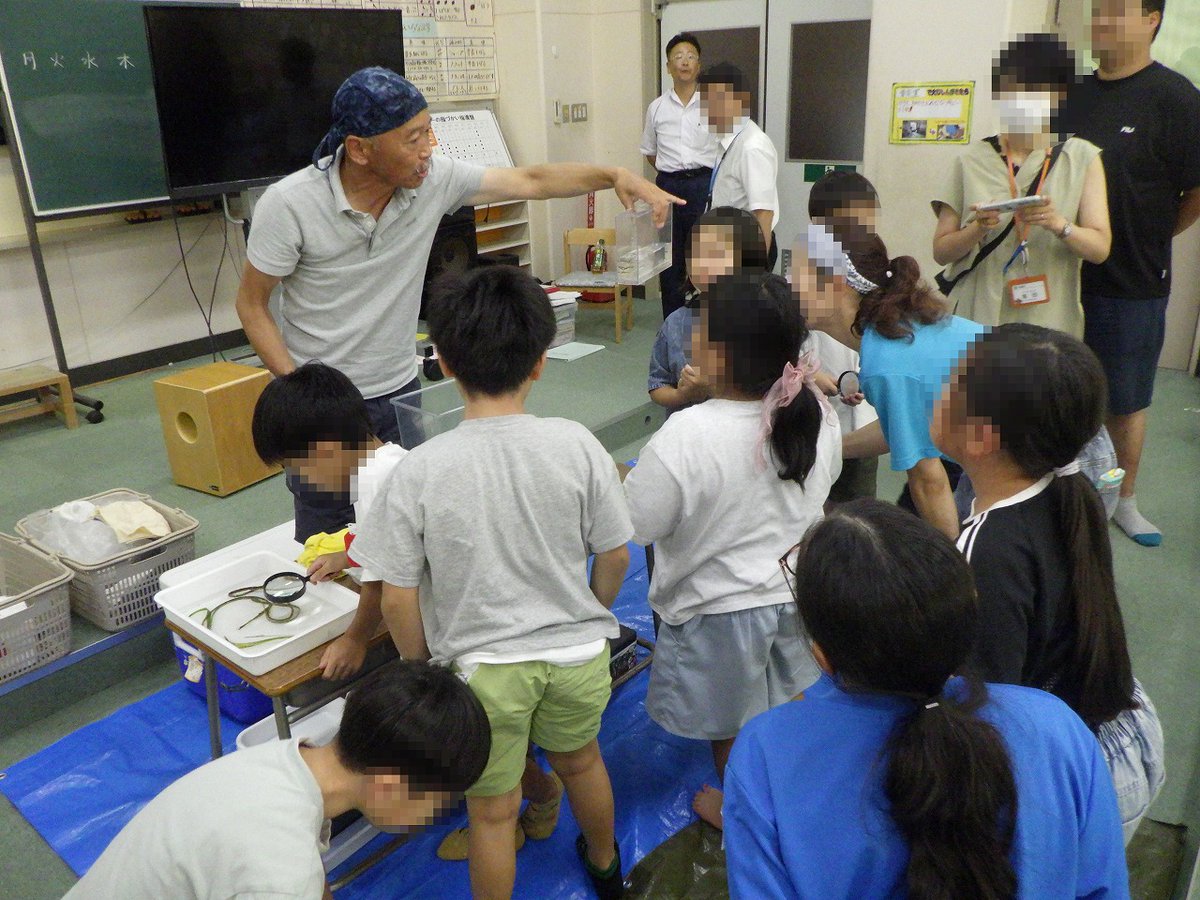 Etec_npo's tweet photo. まつしま放課後子供教室の様子です。生き物に興味津々の様子・・。 https://t.co/u74Pc4c9kn