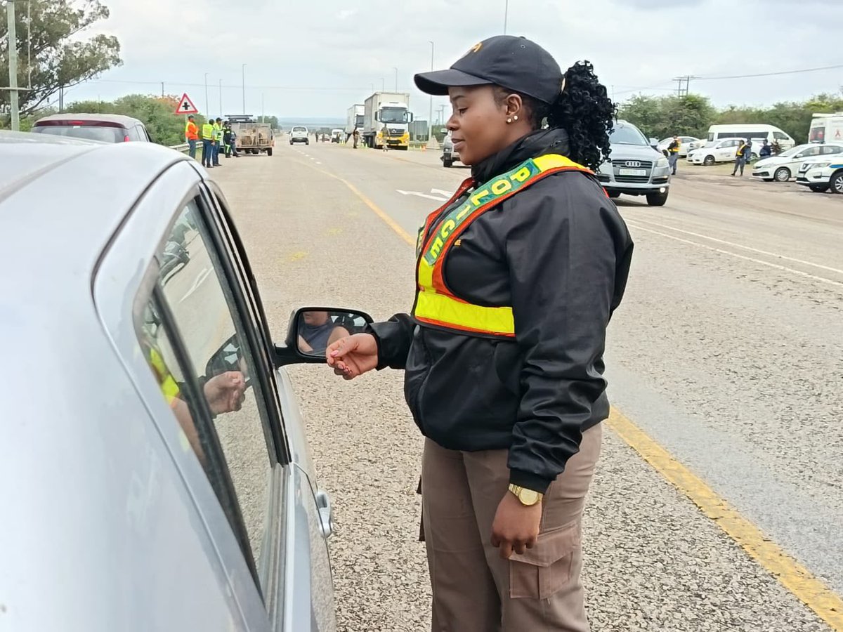 SAPoliceService's tweet photo. #sapsEC As #WomensMonth drew to a close, #WomenInPolicing, together with stakeholders in the Eastern Cape, stood tall under the banner of #OperationBasadi, carrying with them the pride of service, courage, and compassion, during an integrated operation (roadblock), co-ordinated by Provincial Commander for Gender Based Violence and Victim Empowerment, Colonel Andiswa Mahlelehlele in Kinkelbos, Sarah Baartman District.
These women were not only enforcing the law, but also sharing valuable information about gender based violence and femicide (GBVF), and extortion.
As she addressed the women-dominated parade, the Acting Provincial Commissioner, Major General Thandiswa Kupiso, applauded the sterling work done by women on the ground, and further encouraged them to continue serving people of South Africa, and beyond. #EndGBVF #PartnershipPolicing ME
https://t.co/Zg2cdlg2Rs