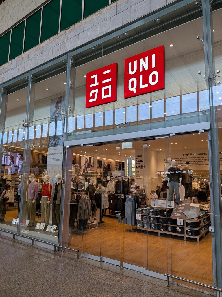 ユニクロローマ。
値段は日本より高め。