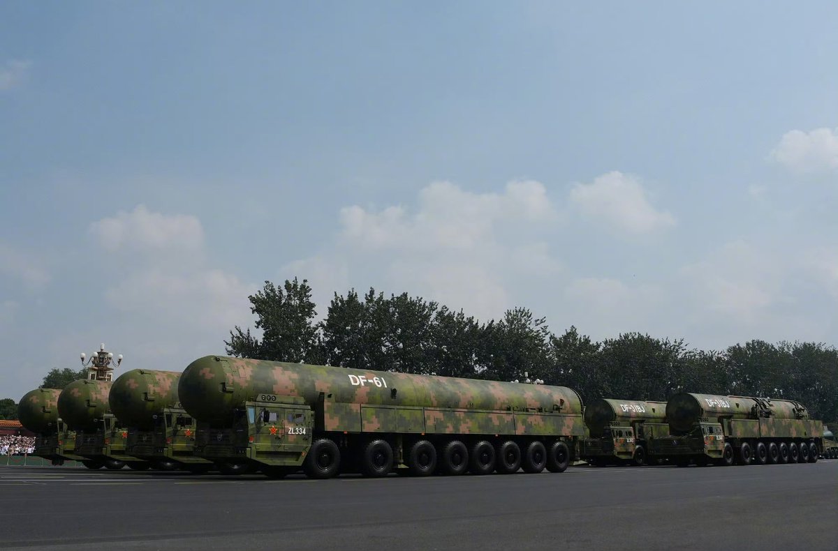 当你拿出东风-61时
全世界都冷静了

当你拿出东风-5C时
全世界都劝你冷静