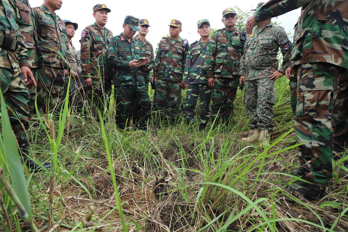 Wednesday Morning, 03 September 2025, The Ministry of National Defence has facilitated the Interim Observer Team (IOT) led by Colonel NAZLEE BIN ABDUL RAHIM, Defence Attaché of Malaysia to the Kingdom of Cambodia, to inspect the actual situation of the border​ at Chor Muoy in