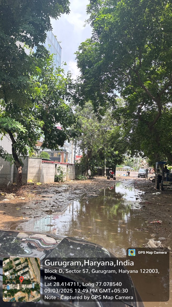 goel_ripul's tweet photo. @DC_Gurugram @AjayKumarIAS13 @cmohry @diprogurugram1 @DiprHaryana @MunCorpGurugram @MCManesar @TrafficGGM @gurgaonpolice Please also try and visit D block sushant lok 3, there are flood like situations. 2days and still people are trapped inside houses without water and basic facilities https://t.co/alVE2YwQih