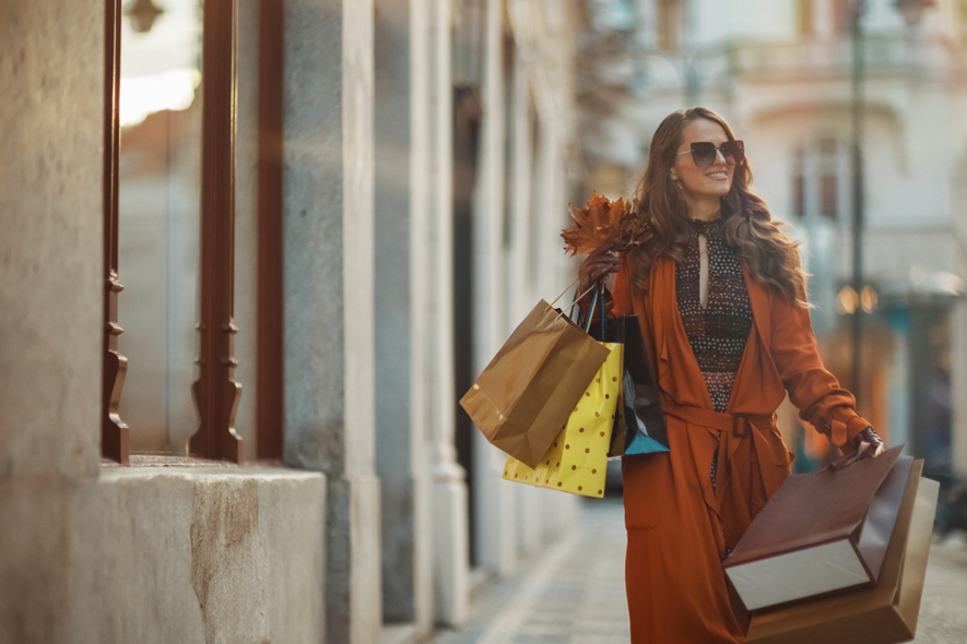 SpainInIsrael's tweet image. Premium shopping tourism is on the rise in Spain as the luxury, design, and culinary worlds converge in vibrant destinations such as Madrid, Barcelona, A Coruña, Bilbao, Málaga, Marbella, and Las Palmas 💎 The country places unique experiences center stage with international…