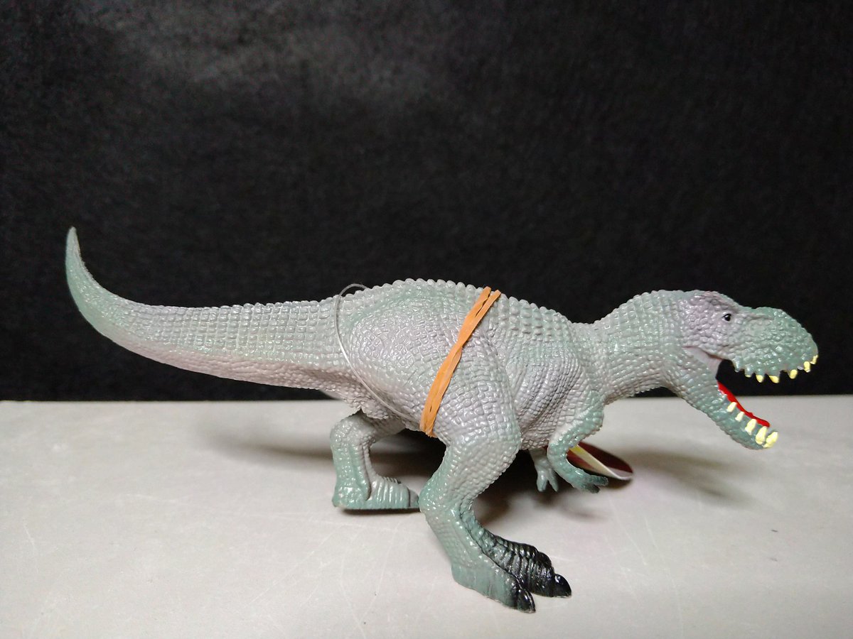 koutadesign1985's tweet photo. #キングコング #ピーター・ジャクソン #バスタトサウルス #VRex 100均フィギュアリペイント https://t.co/ZkJzWVhmUz