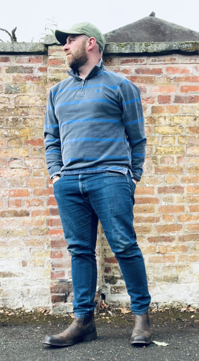 Like my boots ? 
So do I …. Country boys do it better in their boots #ariat