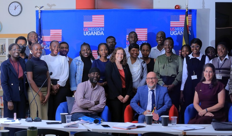 USEmbassyUganda's tweet image. #AmericanCenterKampala hosted @USEmbassyUganda Deputy Chief of Mission Mikael Cleverley for a conversation on diplomacy with Ugandan participants of the Early Careers Foreign Policy Program and @AhmedhadjiProf. Their remarks reinforced the importance of promoting mutual…
