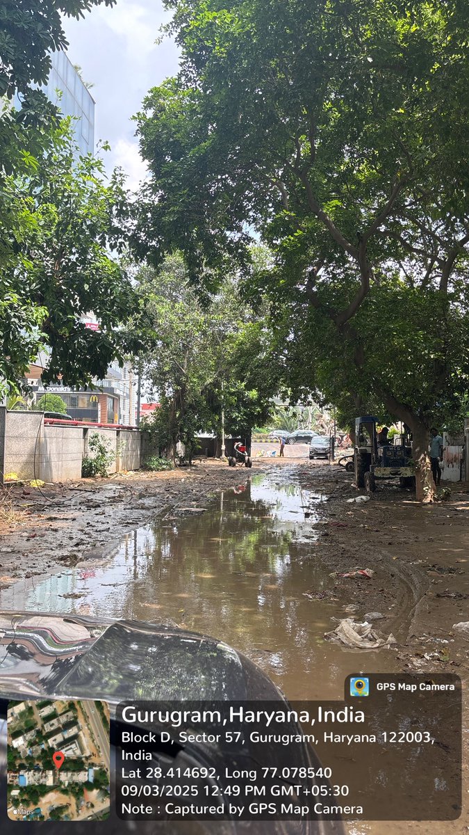 goel_ripul's tweet photo. @DC_Gurugram @AjayKumarIAS13 @cmohry @diprogurugram1 @DiprHaryana @MunCorpGurugram @NHAI_Official @gurgaonpolice @MCManesar @TrafficGGM We invite you to also visit D block Sushant lok 3 , kindly see what is the situation of our houses, after paying lakhs in taxes and duties please look at condition of residents. Its been 2 days and there is still 1.5 ft of water logged in the entire block. https://t.co/PWg2RobSjf