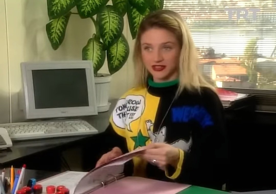 mrsnowizma2's tweet image. Demet, işinin başındayken arka planda yine enfes bir şarkı çalar.👌🏼
#Bizimkiler 🎞📽 ¹⁹⁹²
#BobMarley #BabylonSystem ¹⁹⁷⁹
⤵️🎶🎵🎶
youtu.be/mzv1EI5gDnE?fe…